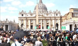 Hàng chục nghìn người đổ về Vatican tiễn biệt Giáo hoàng Francis