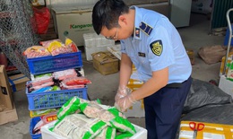 Phát hiện gần 1 tấn xúc xích, lạp xưởng nhập lậu chuẩn bị tuồn ra thị trường