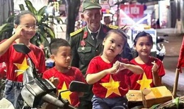 Xúc động lý do cựu binh U80 đi xe máy 1.400 km vào TPHCM xem diễu binh, diễu hành