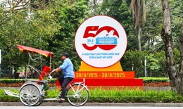 Hà Nội rộn ràng không khí kỷ niệm 50 năm Ngày Giải phóng miền Nam thống nhất đất nước
