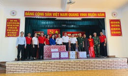 Đoàn công tác Bộ Y tế thăm, tặng quà quân, dân trên quần đảo Trường Sa và Nhà giàn DK1
