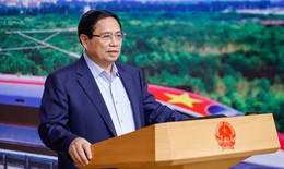 Thủ tướng yêu cầu 'thần tốc, táo bạo hơn nữa' trong phát triển đường sắt