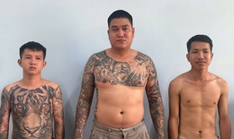 Bắt khẩn cấp 3 đối tượng chặn xe, đánh cháu bé 2 tuổi chảy máu mũi