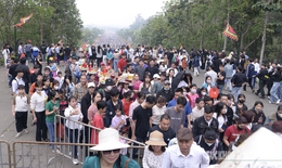 'Biển người' hành hương về Đền Hùng trước ngày Giỗ Tổ Hùng Vương