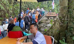 Dòng người đổ về Đền Hùng, lực lượng y tế Phú Thọ ứng trực 24/7 sẵn sàng phục vụ nhân dân