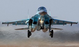 Khoảnh khắc Su-34 của Nga bay s&#225;t mặt đất n&#233;m bom t&#225;o bạo