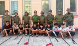 Nhóm thanh niên mang dao phóng lợn đi thách thức đánh nhau