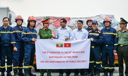 Trao 30 tấn hàng hỗ trợ Myanmar và đón đoàn cứu nạn cứu hộ Việt Nam về nước