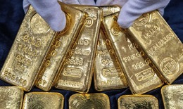 Giá vàng thế giới giảm hơn 2% khi nhà đầu tư đổ xô sang đồng USD