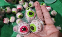 Nhiều rủi ro tiềm ăn khi ăn kẹo h&#236;nh con mắt tr&#244;i nổi