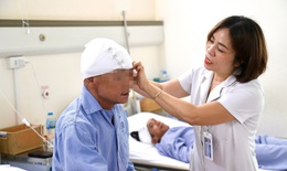 Tôn vinh điều dưỡng - những 'chiến sĩ' tuyến đầu thầm lặng chăm sóc sức khỏe người bệnh