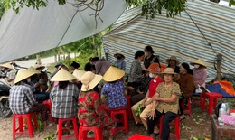 Người dân chặn xe không cho vào bãi rác, TP Thanh Hóa ngổn ngang rác thải