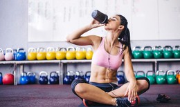 Đồ uống thể thao có lợi gì khi tập luyện?