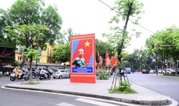 Thủ đô Hà Nội rực rỡ cờ hoa mừng 135 năm ngày sinh Chủ tịch Hồ Chí Minh
