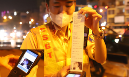 Kiểm tra nồng độ cồn, CSGT phát hiện cả xe 'tẩy số máy'