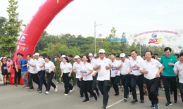 Gần 30 tỷ đồng được vận động từ giải chạy ở B&#236;nh Dương, g&#243;p x&#243;a nh&#224; tạm, nh&#224; dột n&#225;t