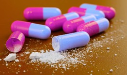 Rắc bột kháng sinh lên vết bỏng, nguy cơ sốc phản vệ có thể gây tử vong