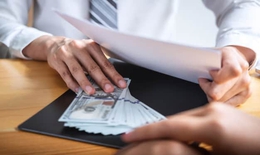 Cách thức ăn chia tiền ‘hối lộ’ của nhóm cán bộ hải quan tiếp tay cho buôn lậu