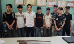 Bắt nh&#243;m thanh thiếu ni&#234;n v&#244; cớ ch&#233;m người l&#250;c rạng s&#225;ng