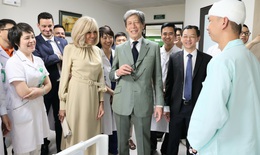 Phu nhân Tổng thống Pháp thăm Bệnh viện Hữu nghị Việt Đức