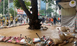 Bùn lại phun lên mặt đất, Ban Quản lý Đường sắt đô thị Hà Nội nói gì?