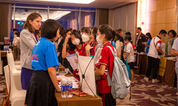 Khi giấc mơ du học Mỹ bị trì hoãn: Chuyên gia tâm lý mách nước vượt qua bất an