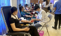 H&#224;ng trăm người ở huyện miền n&#250;i đi &#39;cho m&#225;u&#39; cứu người