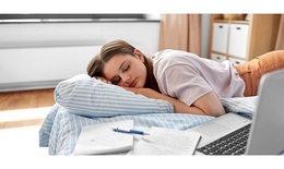 4 thay đổi th&#243;i quen ăn uống gi&#250;p sĩ tử ngủ ngon