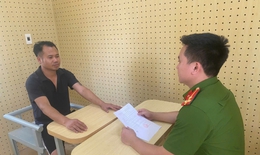 Bắt 2 đối tượng đ&#242;i CSGT chuyển tiền mới r&#250;t đơn khiếu nại
