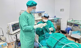 Hải Phòng: Bệnh viện Trẻ em gắp thành công dị vật kim loại dài 3cm ở bé gái 12 tháng tuổi