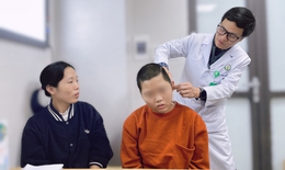 16 tiếng b&#225;c sĩ phẫu thuật bảo tồn d&#226;y thần kinh mặt
cho b&#233; g&#225;i 14 tuổi mắc u n&#227;o hiếm gặp 