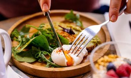 6 thực phẩm nên ăn trước khi uống rượu