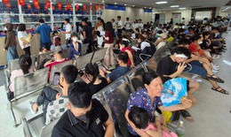 Chật k&#237;n người kh&#225;m bệnh da liễu m&#249;a h&#232;, người d&#226;n n&#234;n đặt kh&#225;m online