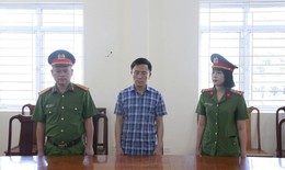 Khởi tố chủ tịch xã để hư hỏng hàng trăm tấn xi măng