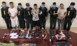 Bắt nh&#243;m đối tượng xuất nhập cảnh tr&#225;i ph&#233;p, mang theo vũ kh&#237; qu&#226;n dụng