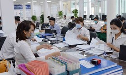 Theo dõi sát tình hình cán bộ xin nghỉ công tác, giữ chân người có năng lực khi sắp xếp