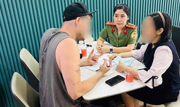 Sửa thông tin thị thực, người nước ngoài lĩnh án phạt và bị trục xuất 