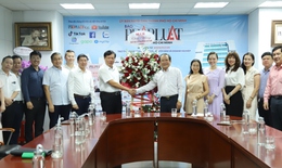 Thứ trưởng Bộ Y tế Đỗ Xuân Tuyên thăm, chúc mừng các cơ quan báo chí tại TPHCM