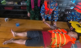 Cứu tàu cá cùng 9 thuyền viên gặp nạn trên biển