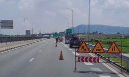 Khắc phục vạch sơn kẻ đường 'đánh đố' tài xế trên cao tốc Vĩnh Hảo - Phan Thiết