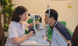 Hơn trăm nhà báo ở Hải Phòng được khám, chăm sóc mắt miễn phí