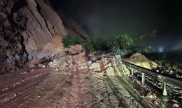 Quốc lộ 4D nối Lai Ch&#226;u v&#224; Sa Pa tiếp tục bị sạt lở, g&#226;y tắc đường ho&#224;n to&#224;n