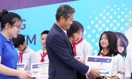 Trao tặng gần 2.000 học bổng và quà tặng, Chubb Life Việt Nam tiếp thêm động lực cho trẻ em hiếu học nhân Tháng Hành động vì trẻ em