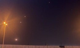 Cận cảnh Iran dội tên lửa vào căn cứ quân sự Mỹ