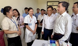 Thứ trưởng Bộ Y tế Trần Văn Thuấn kiểm tra công tác đảm bảo y tế phục vụ thi tốt nghiệp THPT tại Phú Thọ