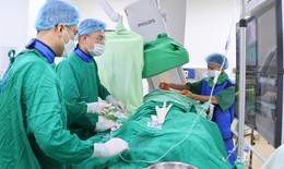 Cứu sống cụ &#244;ng 3 lần ngừng tim