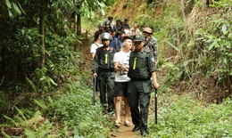 50 chiến sĩ c&#244;ng an trấn &#225;p tội phạm đ&#225;nh bạc tr&#234;n đồi quế