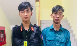 Giả danh công an, hai thanh niên dàn cảnh chặn xe 'vòi tiền' người đi đường