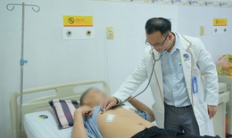Cứu thanh niên bị đâm nhiều nhát xuyên tim, phổi được chuyển từ Campuchia về Việt Nam