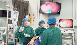 Cắt trọn tổn thương từ lớp niêm mạc chữa sớm ung thư dạ dày